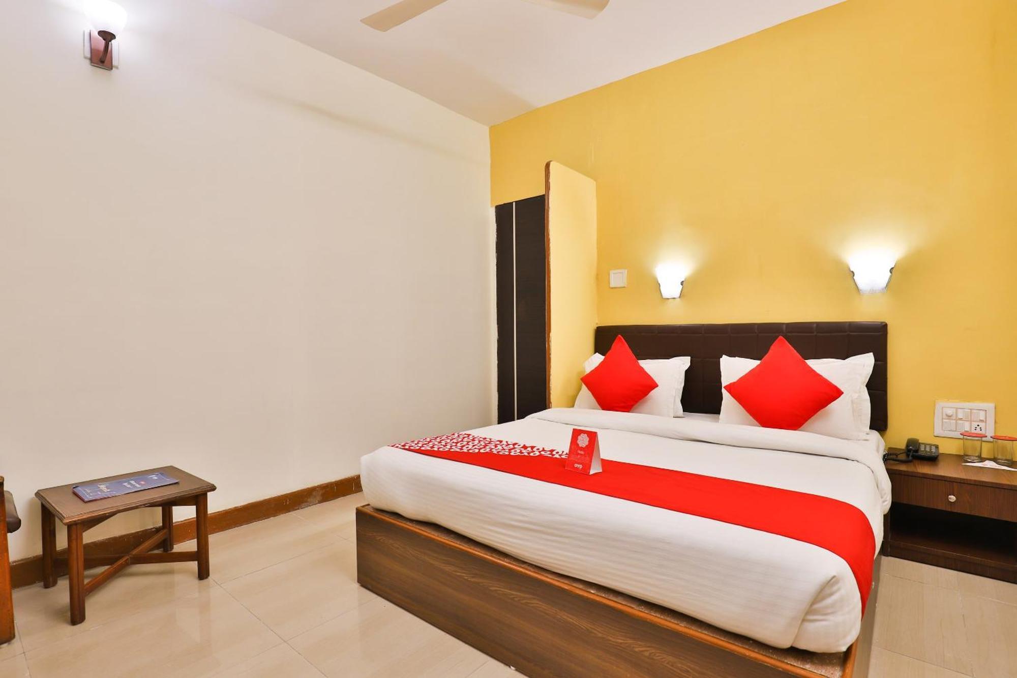Hotel O Utsav Vadodara Buitenkant foto